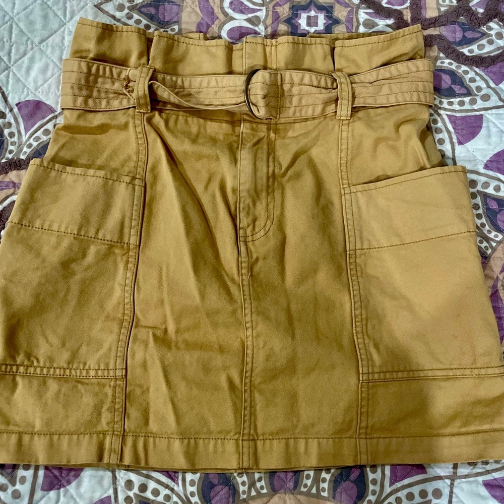 Beige Mini Skirt w Side Pockets